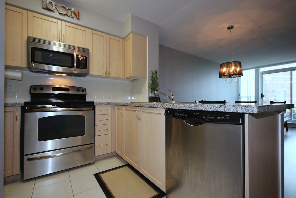 Modern kitchen in Papillon Condominiums. Jeff O'Leary, Mississauga Real Estate Agent