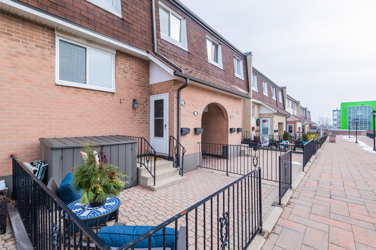 2170 Bromsgrove Rd, Clarkson, Mississauga • The Village Guru